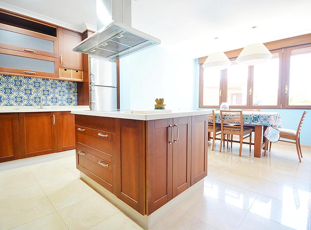 Galihost - Casa Con Precioso Jardin En Vilanova De Arousa Kültér fotó